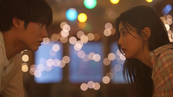 ドラマプレミア23『キンパとおにぎり〜恋するふたりは似ていてちがう〜』第1話より （C）「キンパとおにぎり」製作委員会 width=