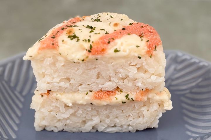 明太子×ホワイトソースが織り成す洋風のおいしさ【セブン】新作おむすび