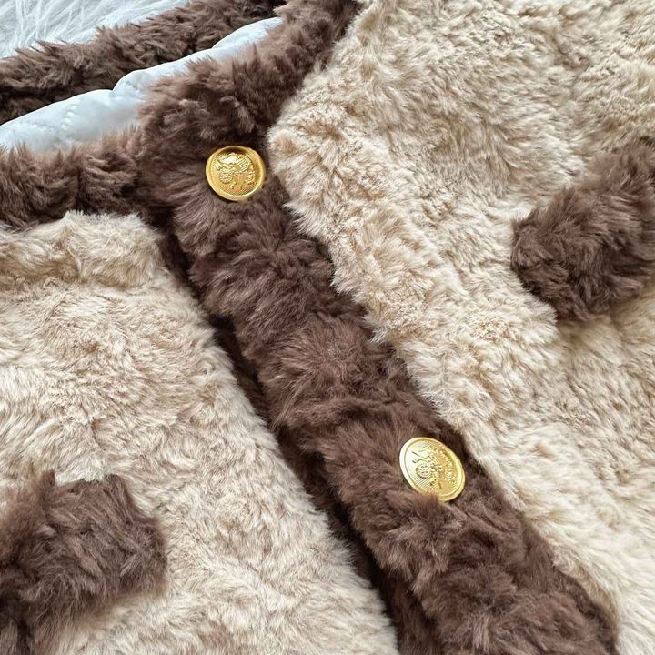 画像: ゴールドボタンがさりげなく高見え