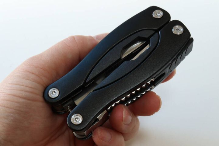 ダイソーの家庭用のマルチツール（14in1）