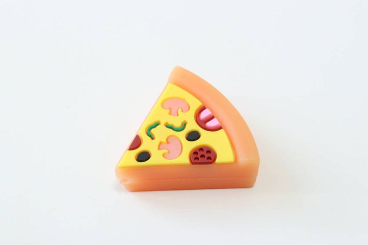 ダイソーのケーブルホルダー たべものモチーフのピザ