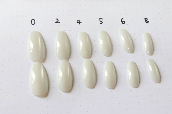 セリア ネイルチップ マグネットデザイン 12P ホワイト セット内容