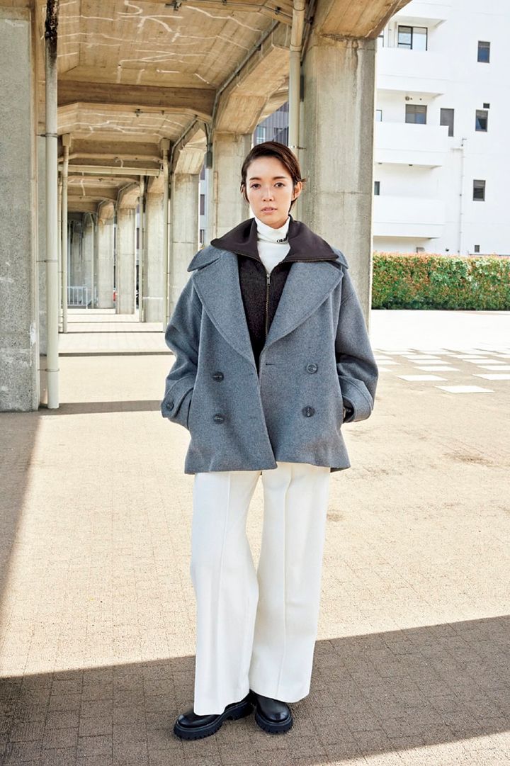 ベスト¥26,400（プロタゴニスタ／アマン） コート¥58,300（HER.） カットソー¥16,280（オブラダ／シンチ） パンツ¥28,600（ニコラ ジェンソン／リノウン） シューズ¥29,700（ジャック·オブ·オール·トレーズ プレスルーム）