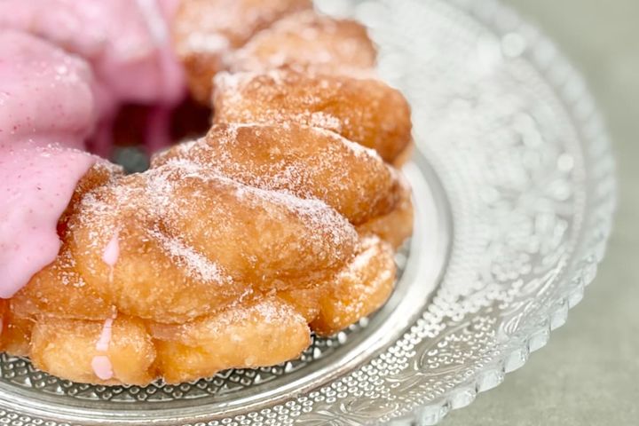 予想以上のいちご感！【セブン】に軽め食感の生地もおいしいドーナツ