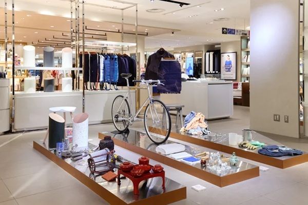 HAYと徳島・阿波の天然藍染めがコラボ！限定モデル「TOTE BAG〈AIZOME〉」が発売。