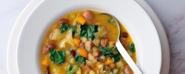 ベーコンなど動物性の食材を使わない、正真正銘の野菜のスープ （C）KEITA／KADOKAWA