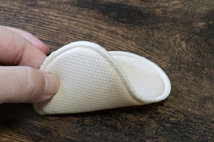 胸元汗とりパッド 裏面