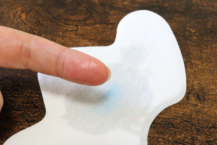 胸用吸汗パッド 肌に水が付着