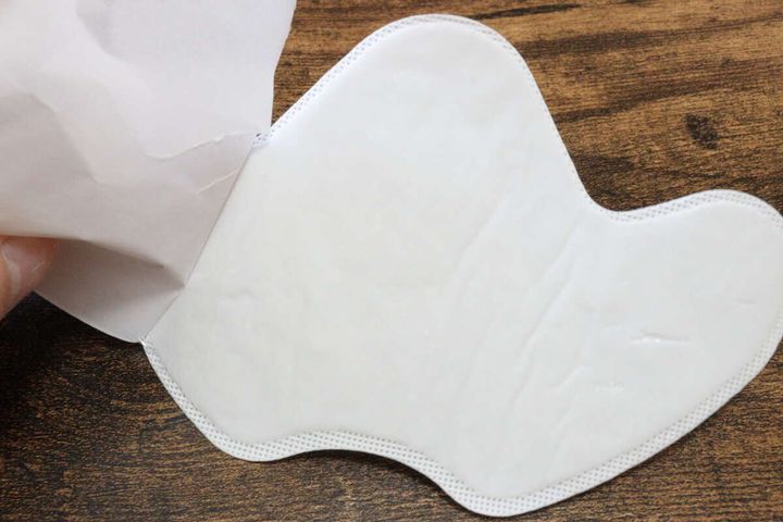 胸用吸汗パッド 粘着面