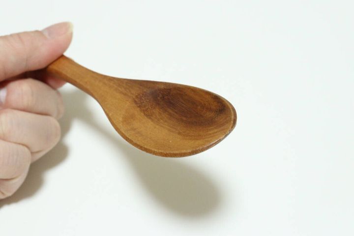 ダイソーのレンゲスプーン アカシアは口当たりがやさしい