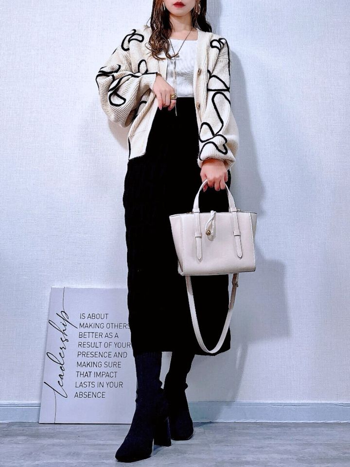 cocaシャーリングニットスカートとリボンカーデのレディコーデ