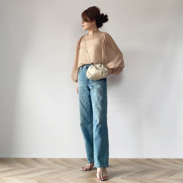 GU「ハイライズストレートジーンズ」