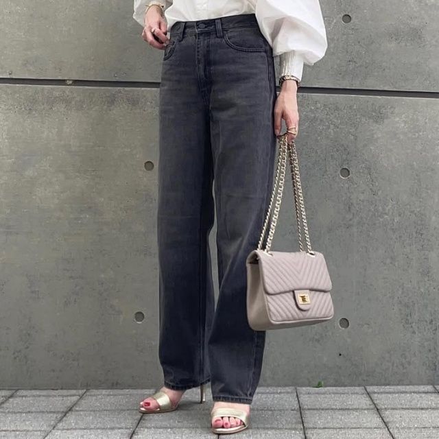 GU「ハイライズストレートジーンズ」