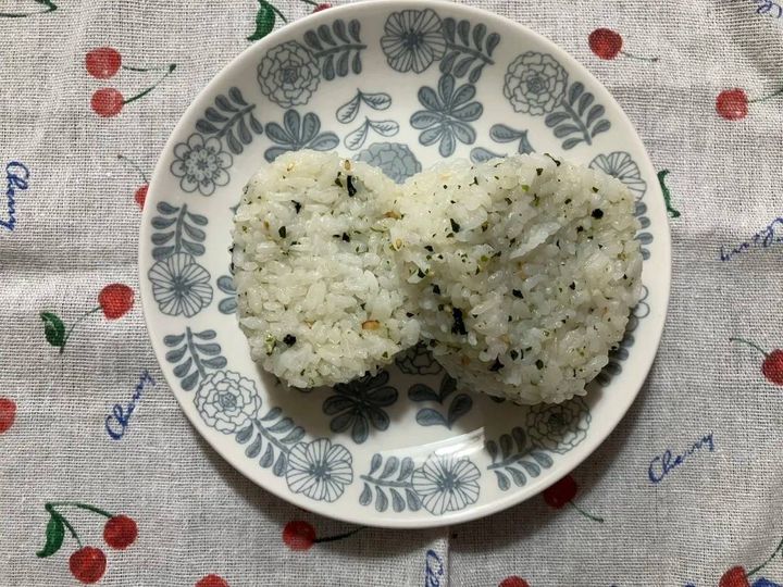Seria(セリア)：やみつきの法則 わかめ混ぜご飯 ごま油風味