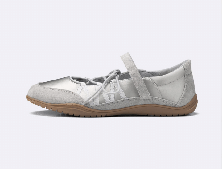 レースアップバレエスニーカー グレー ¥2,990／GU