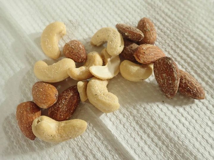 DAISO(ダイソー)：クリート 低糖質ミックスナッツサワークリームオニオン味