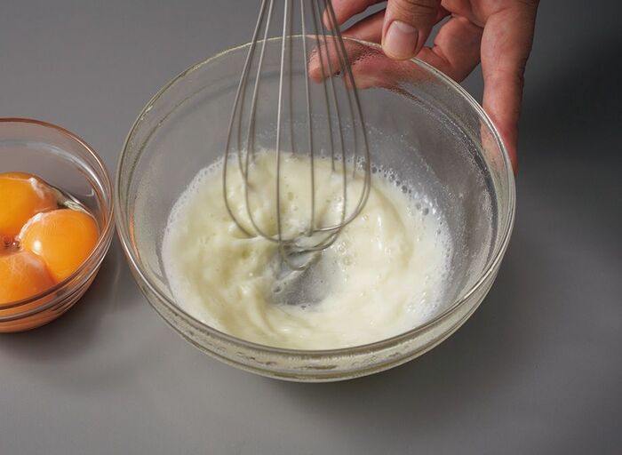 【オイルなし】ふわっふわ！本当に美味しい「プレーンシフォンケーキ」の作り方。卵のコクとホワイトチョコレートのミルキーな味わいです