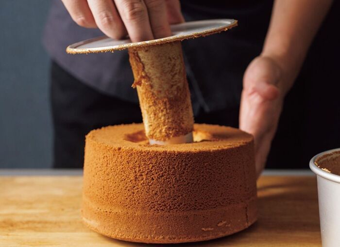 【オイルなし】ふわっふわ！本当に美味しい「プレーンシフォンケーキ」の作り方。卵のコクとホワイトチョコレートのミルキーな味わいです