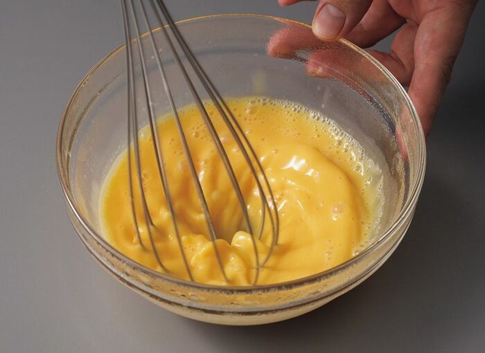 【オイルなし】ふわっふわ！本当に美味しい「プレーンシフォンケーキ」の作り方。卵のコクとホワイトチョコレートのミルキーな味わいです