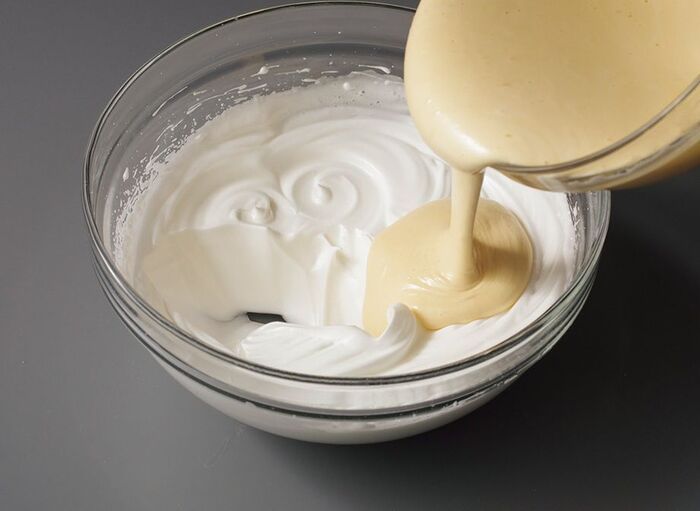 【オイルなし】ふわっふわ！本当に美味しい「プレーンシフォンケーキ」の作り方。卵のコクとホワイトチョコレートのミルキーな味わいです