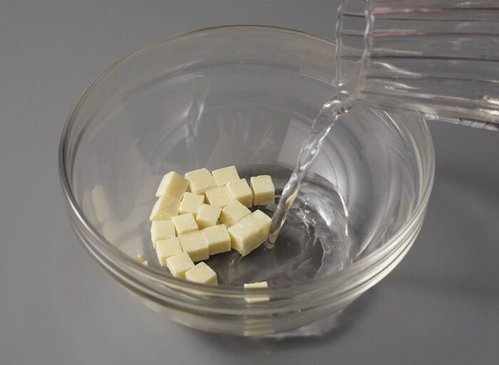 【オイルなし】ふわっふわ！本当に美味しい「プレーンシフォンケーキ」の作り方。卵のコクとホワイトチョコレートのミルキーな味わいです