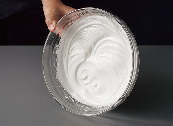 【オイルなし】ふわっふわ！本当に美味しい「プレーンシフォンケーキ」の作り方。卵のコクとホワイトチョコレートのミルキーな味わいです