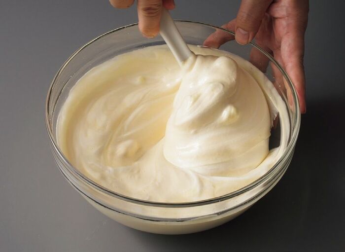 【オイルなし】ふわっふわ！本当に美味しい「プレーンシフォンケーキ」の作り方。卵のコクとホワイトチョコレートのミルキーな味わいです