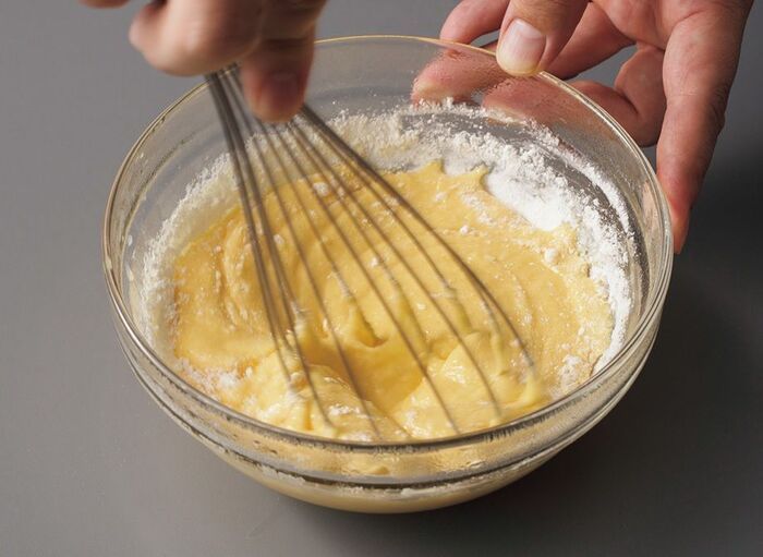 【オイルなし】ふわっふわ！本当に美味しい「プレーンシフォンケーキ」の作り方。卵のコクとホワイトチョコレートのミルキーな味わいです