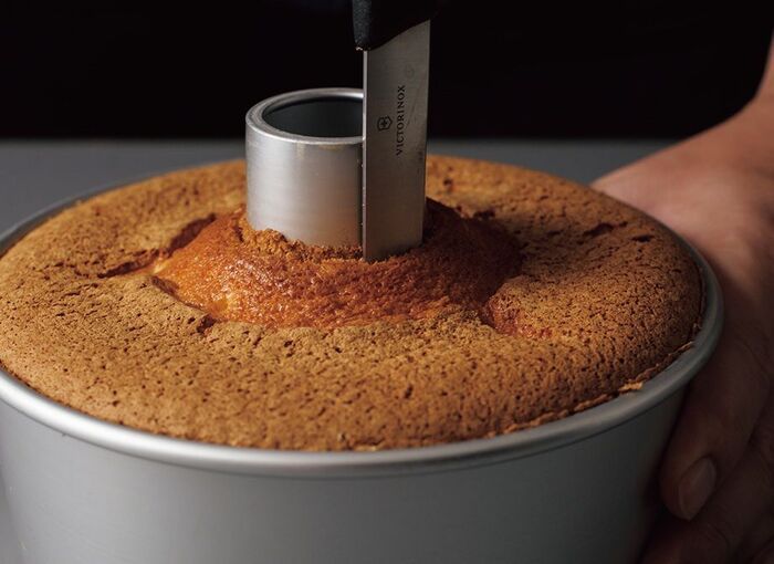 【オイルなし】ふわっふわ！本当に美味しい「プレーンシフォンケーキ」の作り方。卵のコクとホワイトチョコレートのミルキーな味わいです