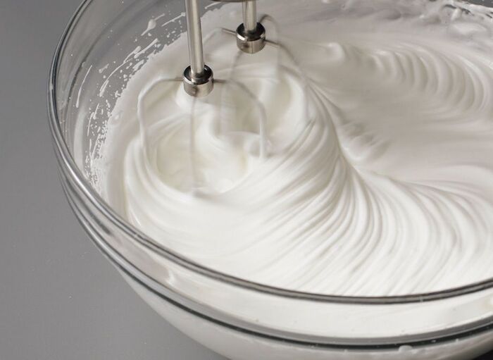 【オイルなし】ふわっふわ！本当に美味しい「プレーンシフォンケーキ」の作り方。卵のコクとホワイトチョコレートのミルキーな味わいです