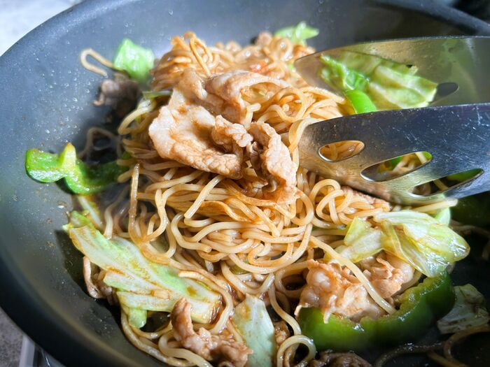 「焼きそばの麺はほぐしません！」達人が教える