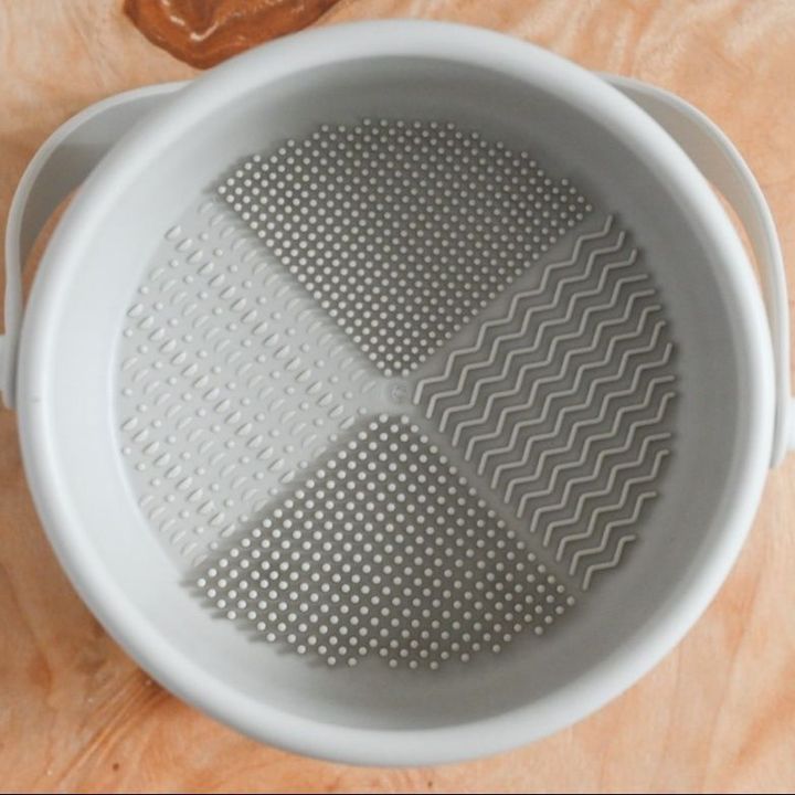 「洗う」と「乾かす」をひとつに！メイクブラシを清潔に！