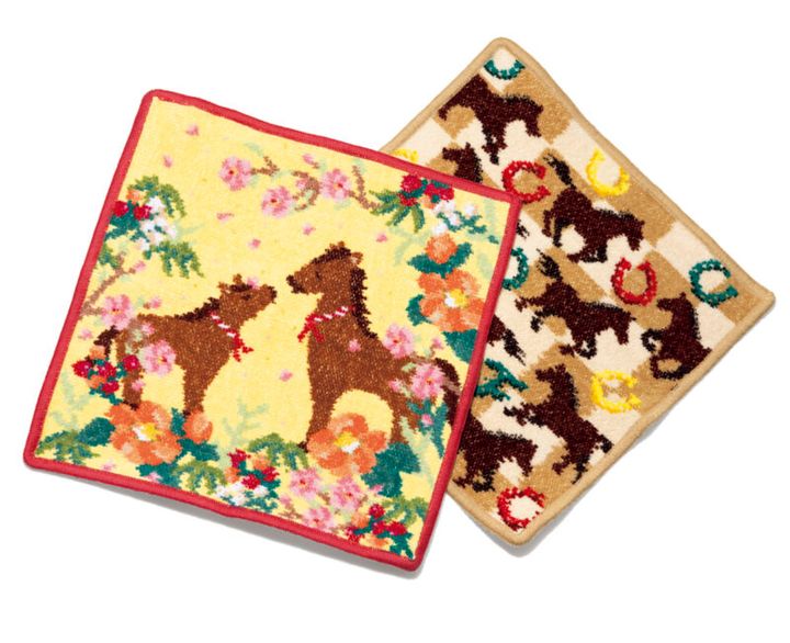 ハンカチ 各2750円（ともにフェイラー）