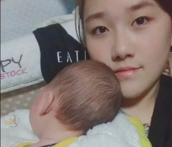 【写真・画像】「中3で妊娠」リアル“14才の母”、21歳・3児の母となった現在の姿に驚きの声「きれい！」 1枚目