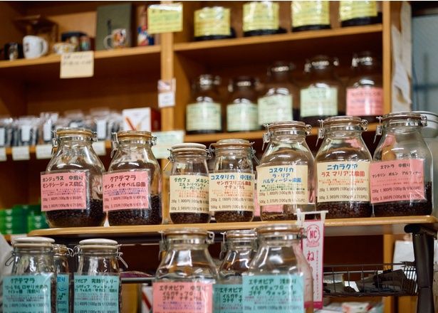 農園や商社と密なやりとりを行い、求める味がより正確に出せる豆を仕入れる