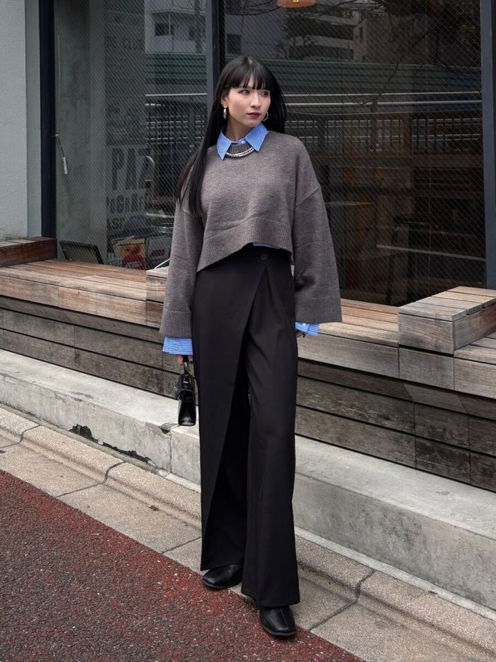 2026大人女性おすすめグレーショートニットコーデ