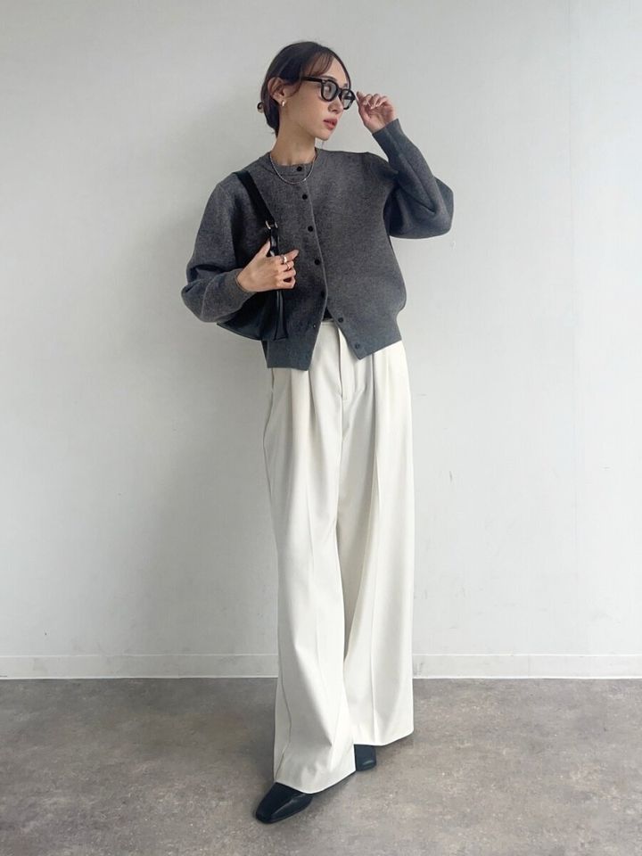 2026大人女性おすすめグレーニットカーディガンコーデ