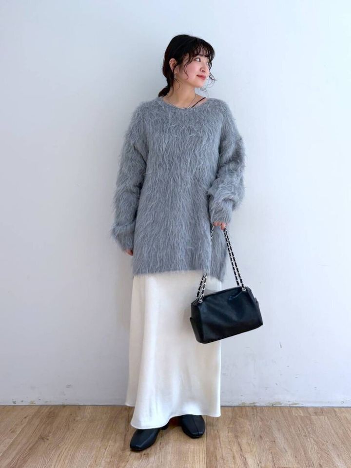 2026大人女性おすすめグレーシャギーニットコーデ