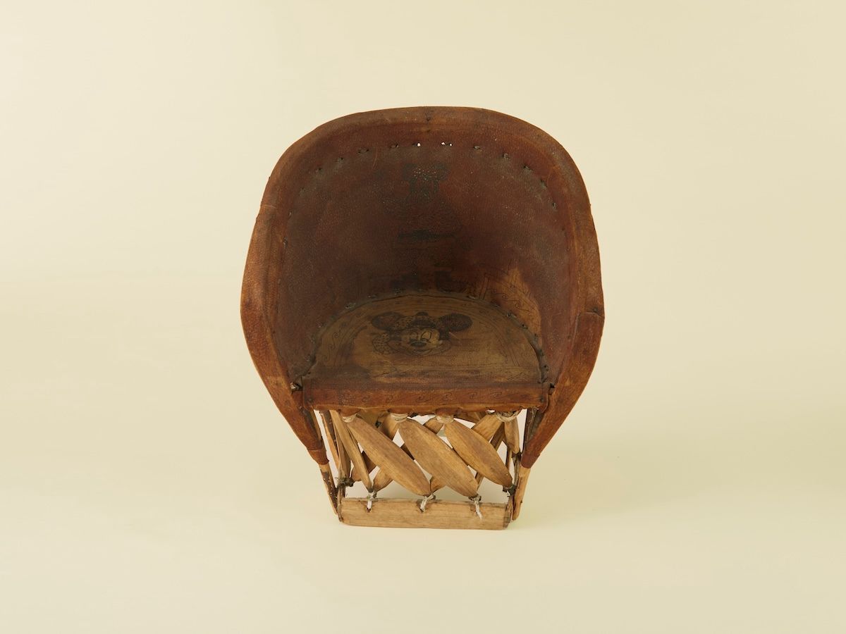 独特の存在感がある、キッズサイズのメキシコのエキパルチェア。Web