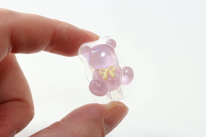 ダイソーのケーブルホルダー（テディベア 2P）のクマ