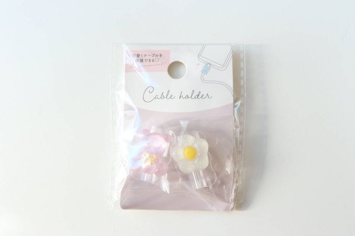 ダイソーのケーブルホルダー（テディベア 2P）のパッケージ
