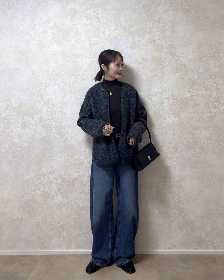ユニクロボアフリースリラックスカーディガンと濃色デニムコーデ