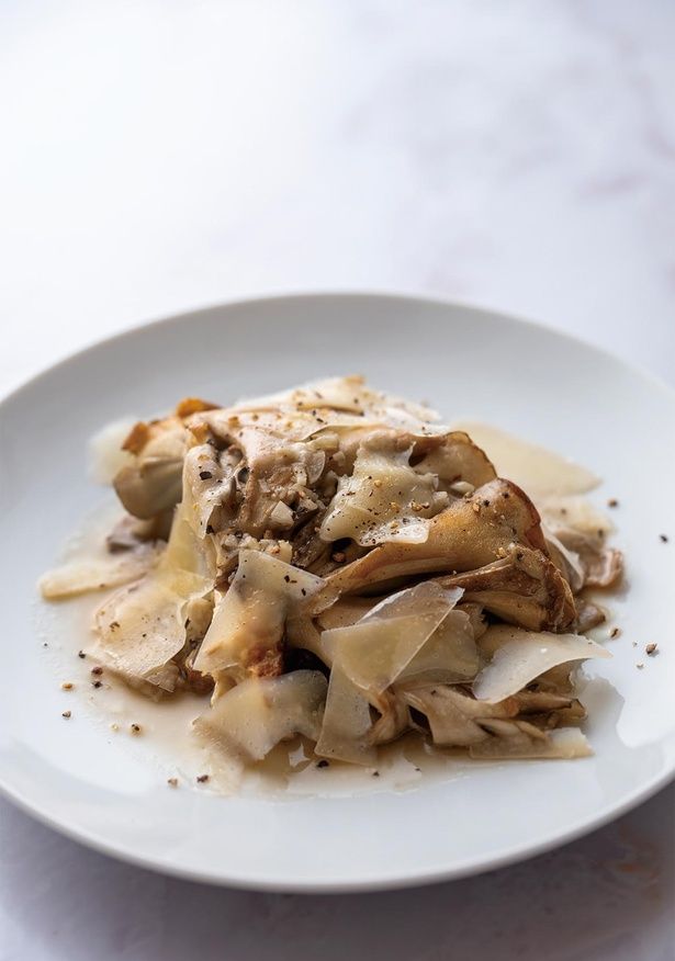 ジューシーな舞茸ステーキ （C）KEITA／KADOKAWA