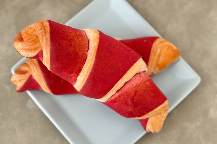 甘酸っぱいジャムがどんどん出てくる～！！【セブン】に華やかな新作パン