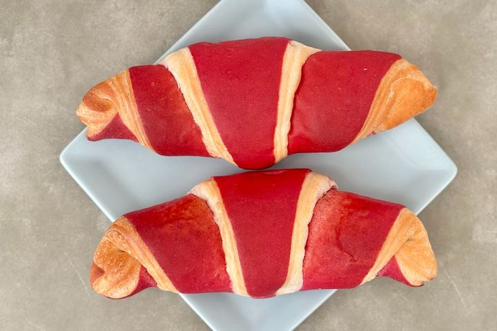 甘酸っぱいジャムがどんどん出てくる～！！【セブン】に華やかな新作パン