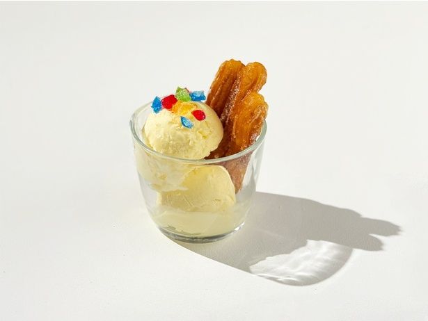 「カサ・バトリョのチュロス&アイス」(800円)