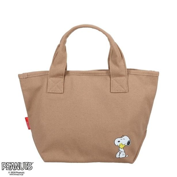 バックにもスヌーピーのプリント入り