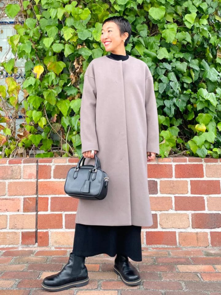 着痩せ法則4：削ぎ落としたシンプルなコートですっきり