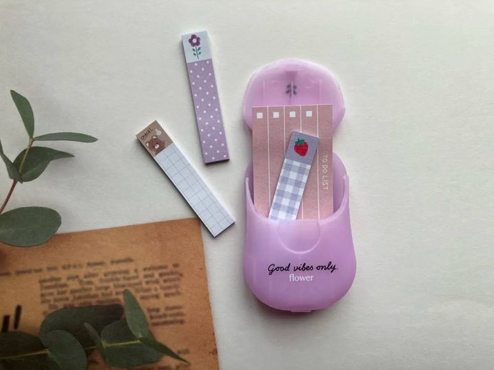 Seria(セリア)：ケース入りふせん 80枚