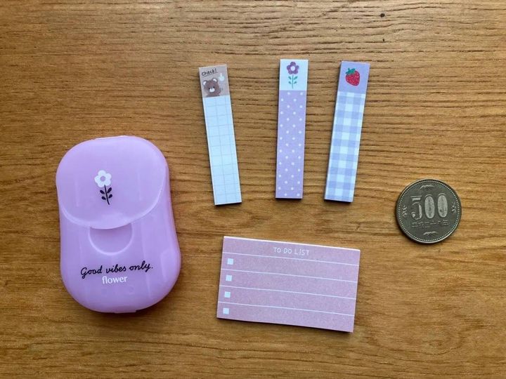 Seria(セリア)：ケース入りふせん 80枚